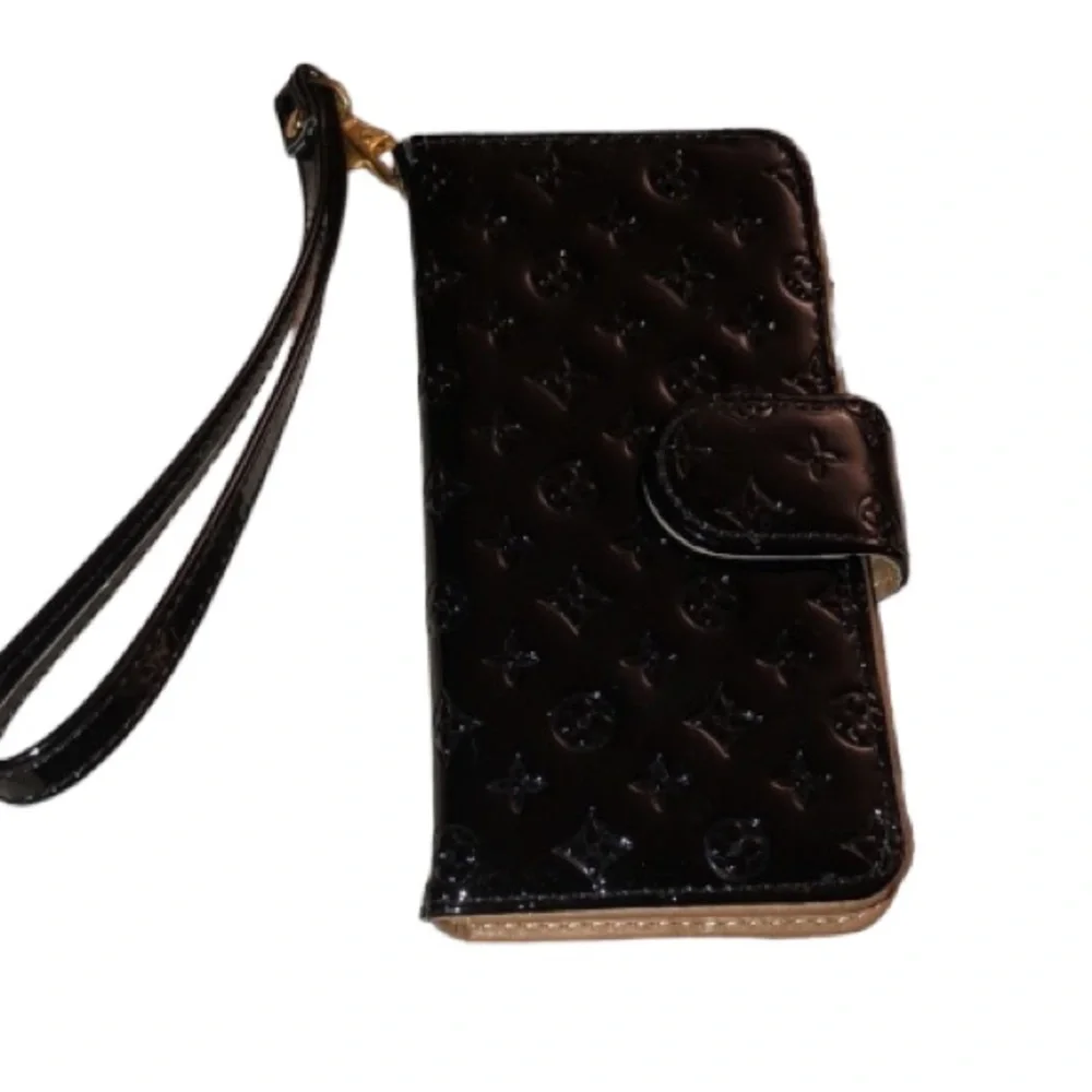 Black Patent Leather LV floral IPhone 6,7,8 magnetic clasp wristlet strap card